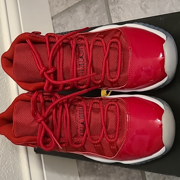 Air Jordan 11 - Picture 2 of 5